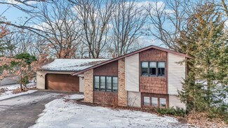 4715 Victoria St N, Saint Paul, MN 55126
