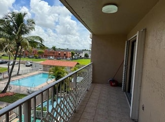 8517 NW 7th St Unit 304, Miami, FL 33126