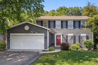 2740 Simons Dr, Chaska, MN 55318