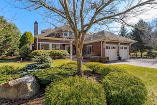 71 Clubhouse Dr, Hingham, MA 02043