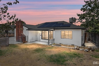 704 B St, Taft, CA 93268