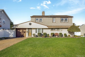 44 Sparrow Ln, Levittown, NY 11756