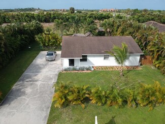119 7th St, Naples, FL 34113