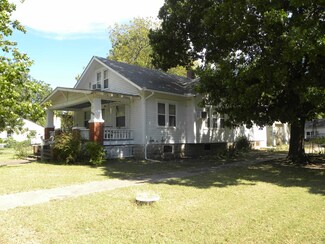 600 N Sycamore St, Eureka, KS 67045