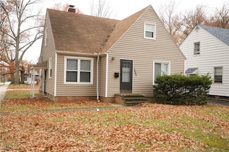 1008 Woodview Rd, Cleveland, OH 44121