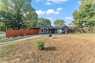 1302 W Clark St, Champaign, IL 61821