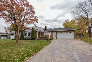 90 Mariposa Dr, Rochester, NY 14624