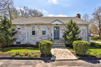 11742 South Dr, Saint Louis, MO 63131
