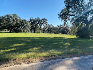 512 Rocking Horse Ct, Angleton, TX 77515