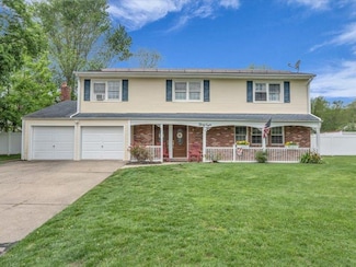 38 Nadine Ln, Port Jefferson Station, NY 11776