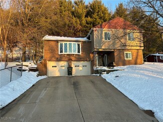904 Green Dr, Coshocton, OH 43812