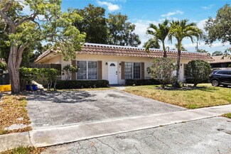 90 Lariat Cir, Boca Raton, FL 33487