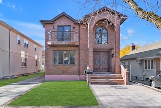 69-68 229th St, Flushing, NY 11364