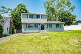 69 Allan Dr, East Norwich, NY 11732