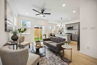 7415 Easter St, Houston, TX 77088