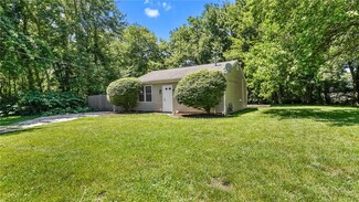 69 Junction St, Warwick, RI 02889