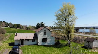 205 N Superior Ave, Baraga, MI 49908
