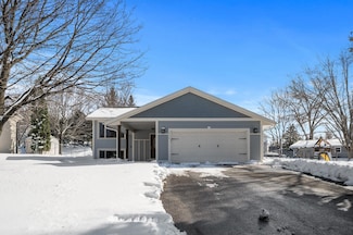 2113 Friendship Ln, Burnsville, MN 55337