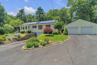 33 Dean St, Norton, MA 02766