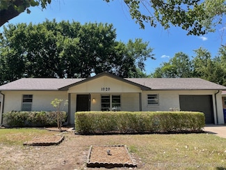 1929 S Gum Ave, Broken Arrow, OK 74012
