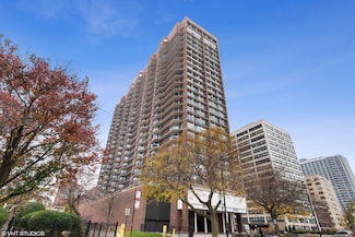 4170 N Marine Dr Unit 18F, Chicago, IL 60613
