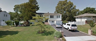 317 Pennsylvania Ave, Bay Shore, NY 11706