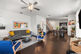 704 N Cherry St, San Antonio, TX 78202