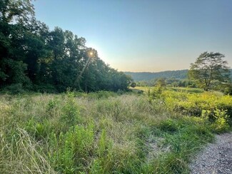 69 & 70 Fairway View Dr, Peterstown, WV 24963