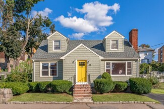 33 Charles St, Salem, MA 01970
