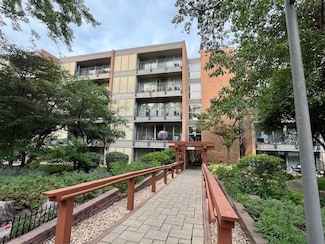 6020 Oakwood Dr Unit 1G, Lisle, IL 60532