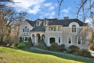 4 Vizcaya Ct, Wayne, NJ 07470