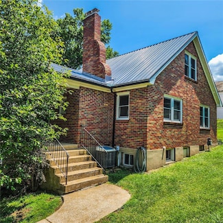222 W 3rd St, Warrenton, MO 65041