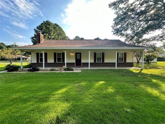 20 Nancy Ct, Wetumpka, AL 36093