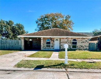 4005 Hamlet Dr, Chalmette, LA 70043