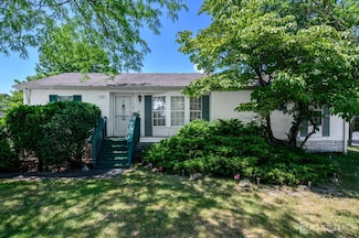8 Snow Chief Ct, Howell, NJ 07731