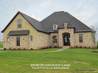 2530 Riverfront Ln, Fayetteville, AR 72703