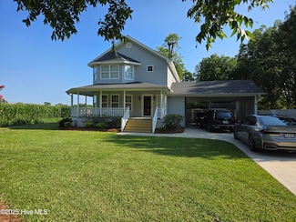 121 Schley Ave, Lake Waccamaw, NC 28450
