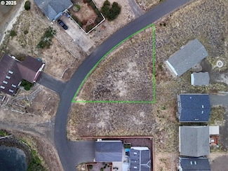 1932 NW Admiralty Cir, Waldport, OR 97394