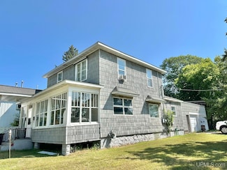 1025 River Ave, Iron Mountain, MI 49801