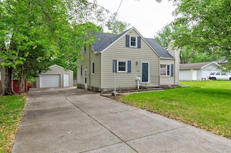 4007 68th St, Urbandale, IA 50322