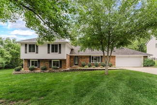 5465 S Woodcliffe Dr, Springfield, MO 65804