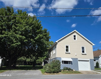 105 State St, Martinsburg, PA 16662
