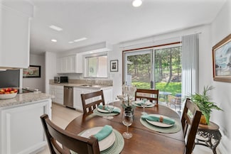 645 S 5th St, Jacksonville, OR 97530