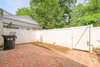 7129 Stonington Ln, Charlotte, NC 28227