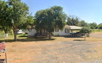 672 N Main St, Cotulla, TX 78014