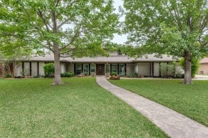 6854 Shorecrest Ct, Fort Worth, TX 76132