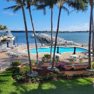 147 Harbors Way, Boynton Beach, FL 33435