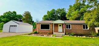 20891 Winifred Ct, Pinckney, MI 48169