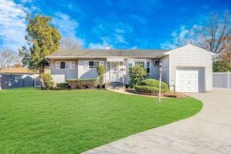 5 Gem Ct, Brentwood, NY 11717