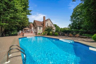 8 Twin Oaks Dr, Atkinson, NH 03811